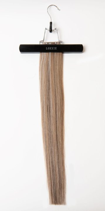 Loxxie 22" Flat Bonded Weft Cookies n' Cream 55 Grams